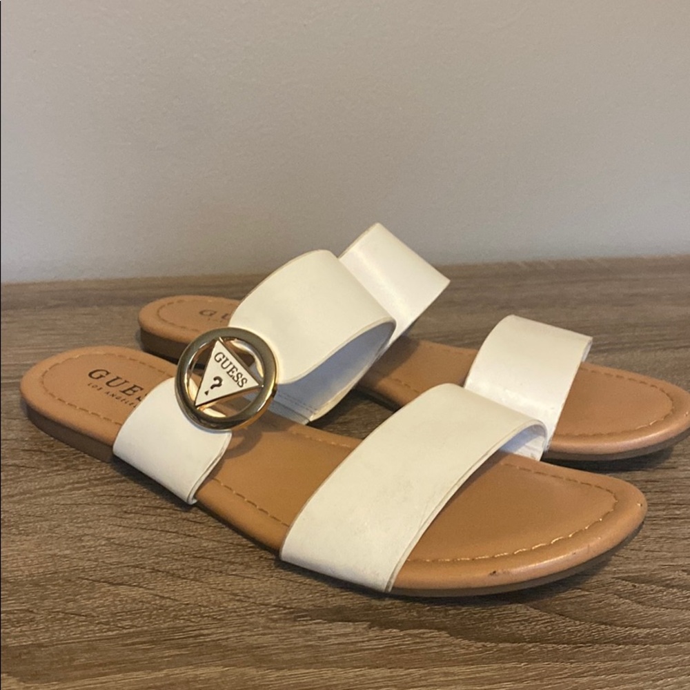 Guess flats